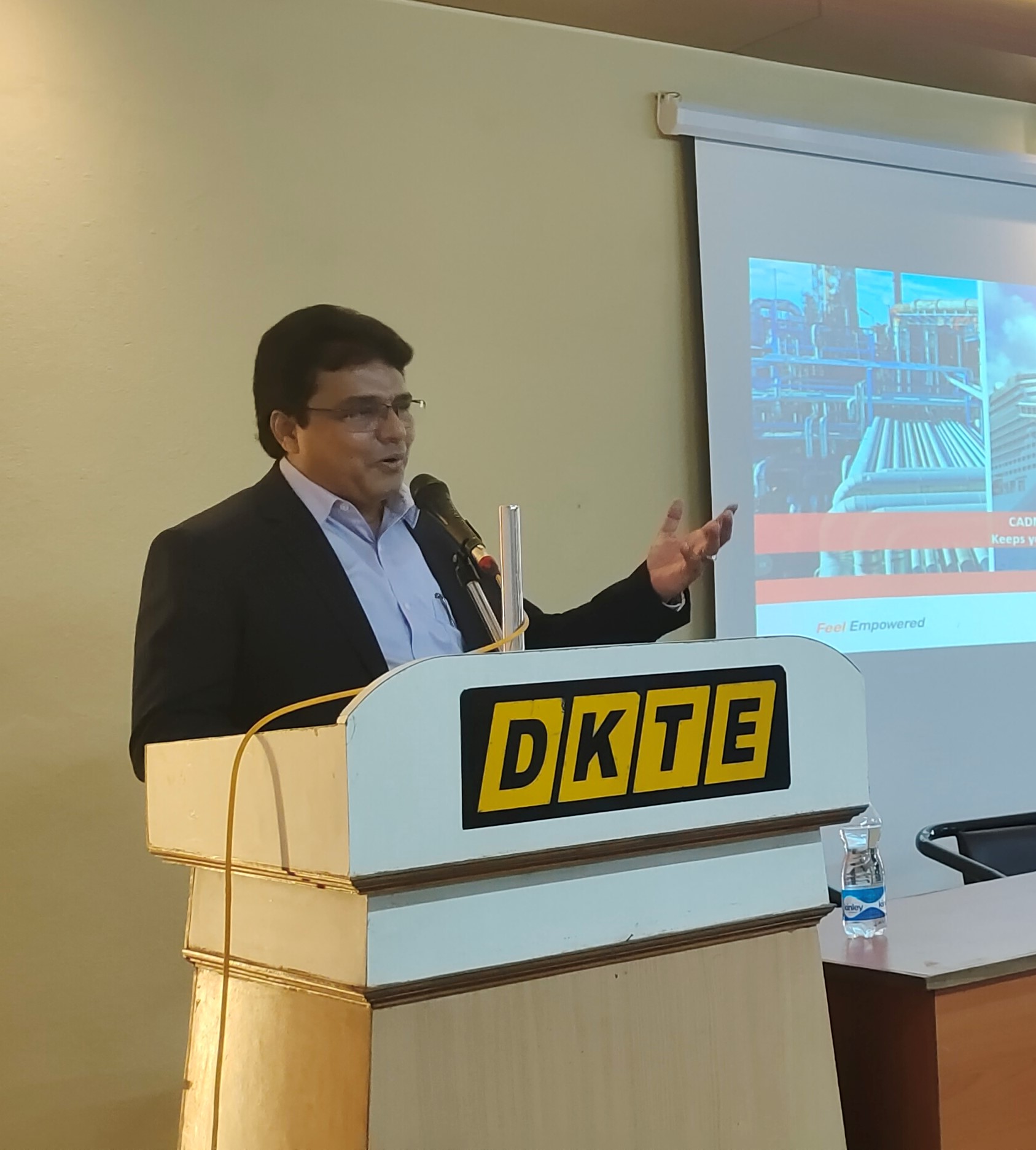 Mr. Roshansingh Navlur giving speech